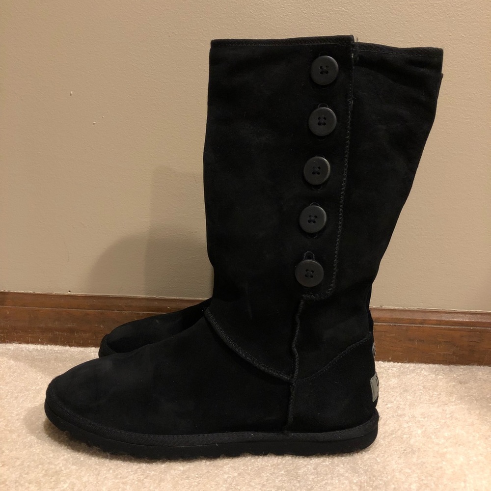 SOLD****UGG Black LoPro Boots, Sz 8